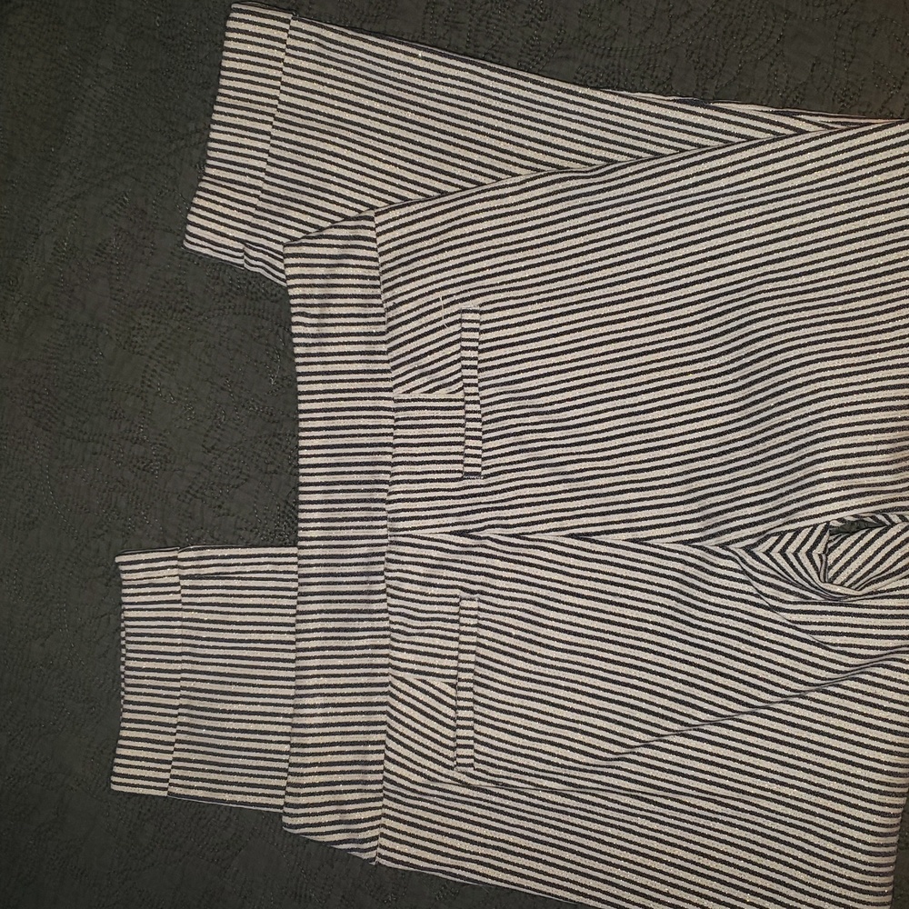 Tribal Stretch Pull On Capris - Picture 2 of 6
